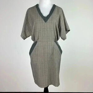 New Louis Verdad dress size 2 gray pink plaid v-neck with pockets career